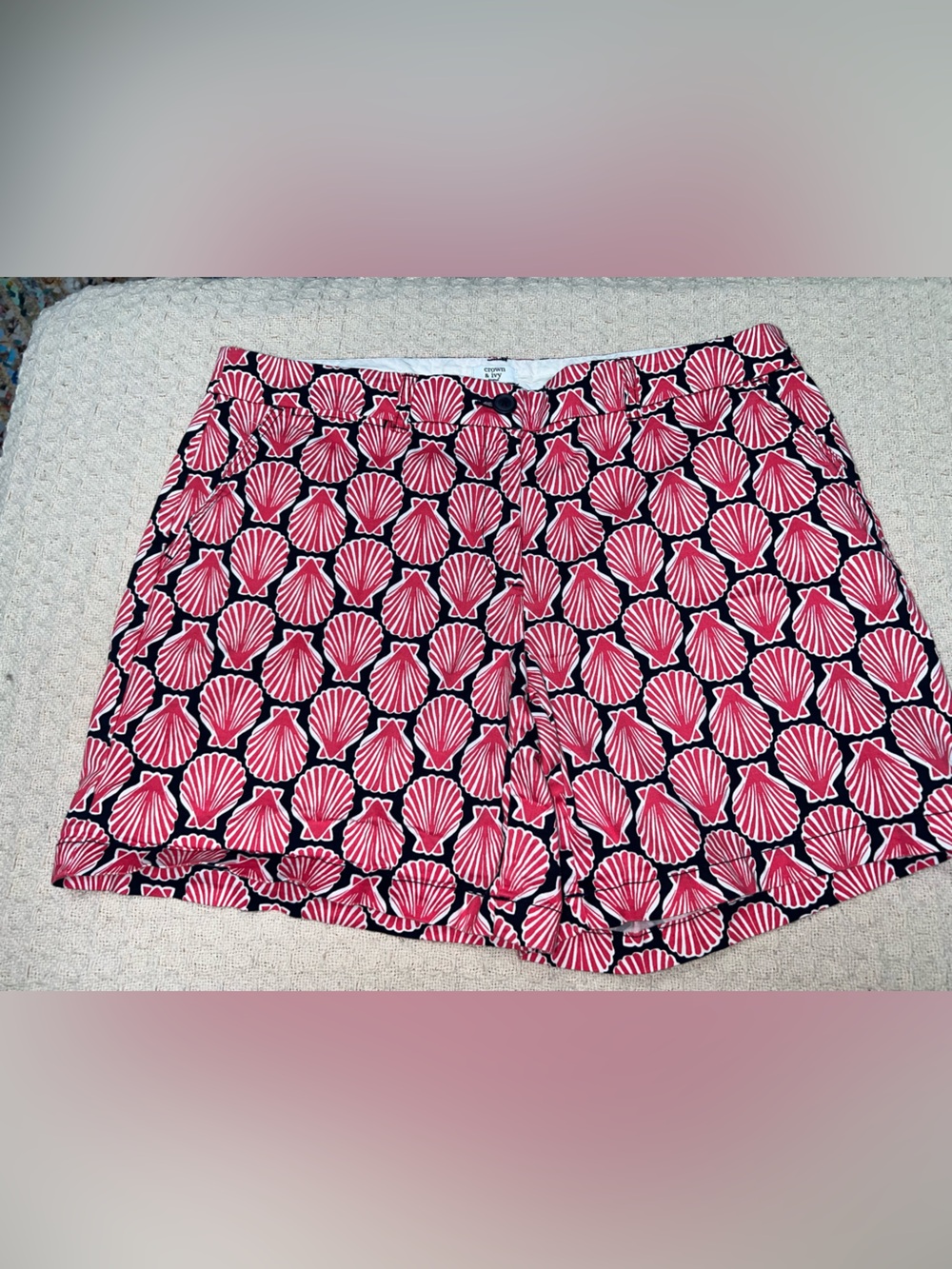 Crown and Ivy 16W Seashell Pattern Women’s Shorts